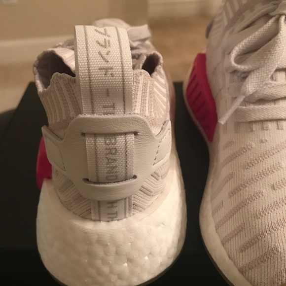 **SOLD** Adidas Women's shoes NMD_R2Primeknit - Picture 4 of 6